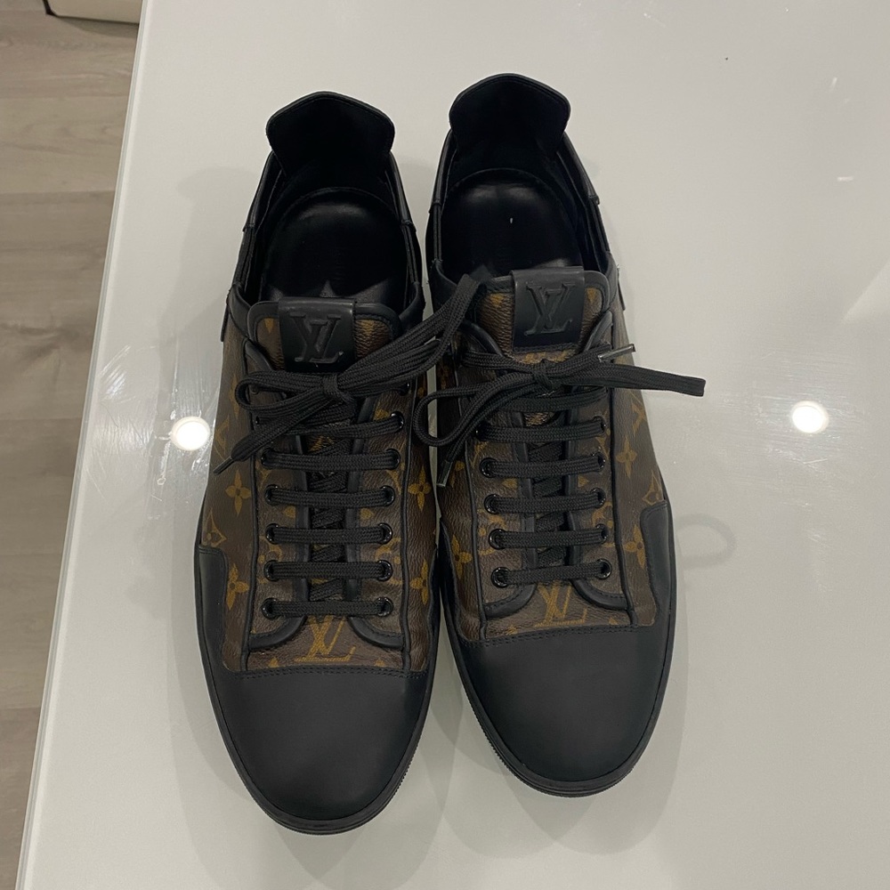 LOUIS VUITTON SNEAKER SHOES